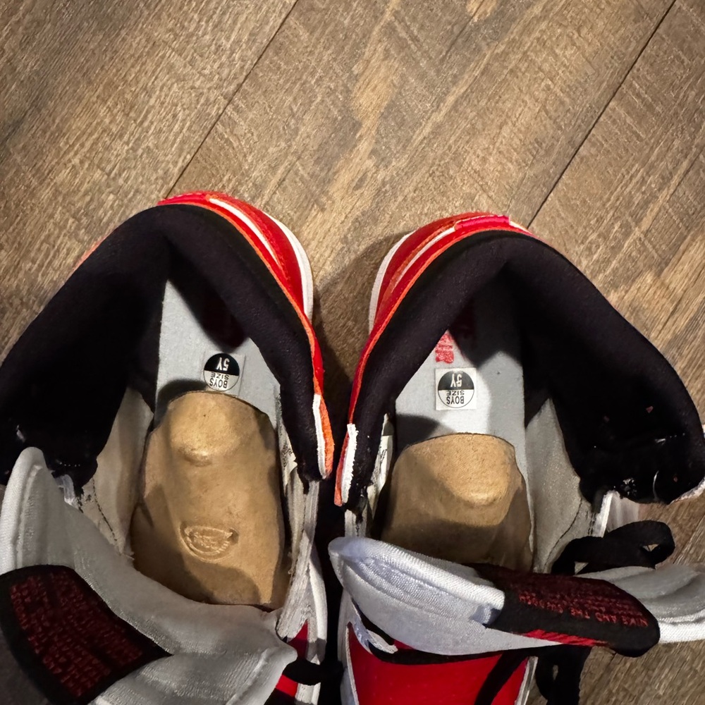 Nike Air Jordan 1 Retro High OG University Red, Black and White Sneakers - Picture 4 of 7